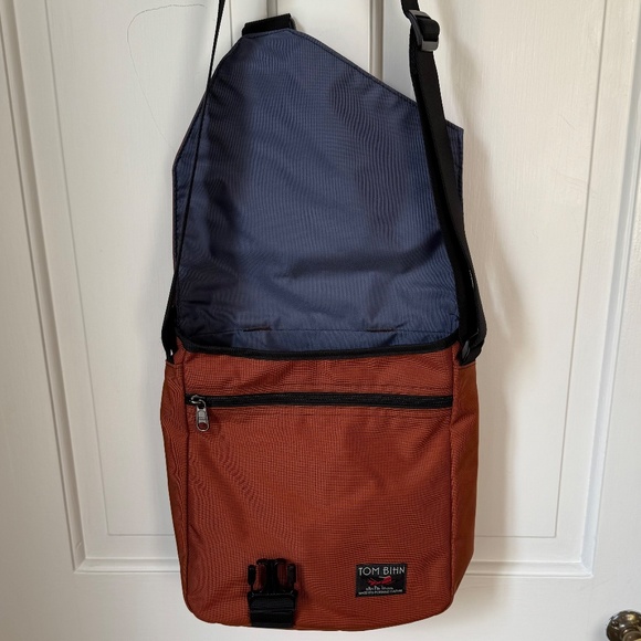 Tom Bihn Medium Cafe Bag - Burnt Orange Ballistic Nylon, USA Made - Picture 4 of 5